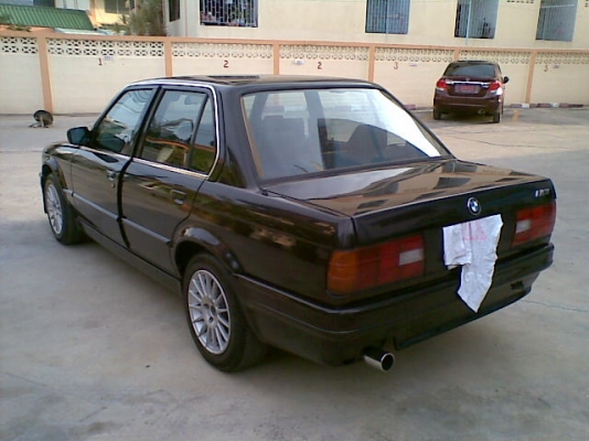 ขาย bmw e30 สีดำ4ประตู เครืองm10หัวฉีด พวงมาลัยเพาเวอร์ กระจกไฟฟ้า