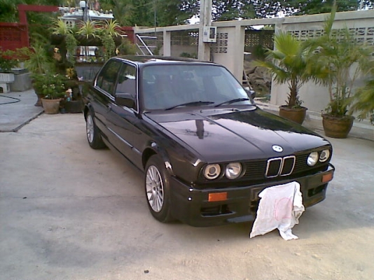 ขาย bmw e30 สีดำ4ประตู เครืองm10หัวฉีด พวงมาลัยเพาเวอร์ กระจกไฟฟ้า