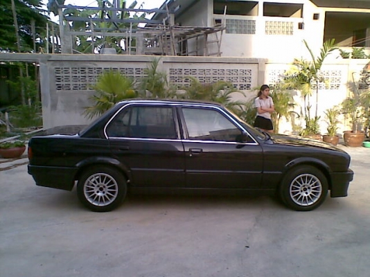 ขาย bmw e30 สีดำ4ประตู เครืองm10หัวฉีด พวงมาลัยเพาเวอร์ กระจกไฟฟ้า