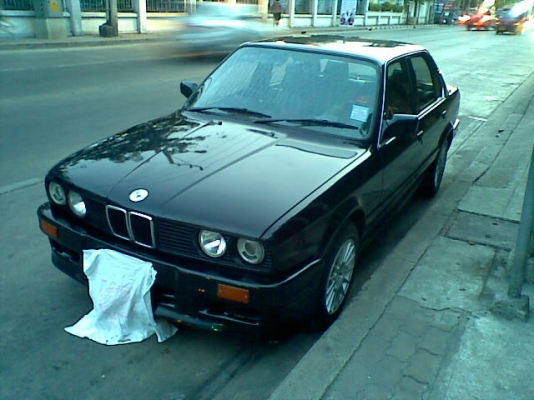 ขาย bmw e30 สีดำ4ประตู เครืองm10หัวฉีด พวงมาลัยเพาเวอร์ กระจกไฟฟ้า