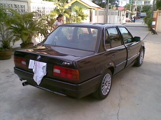 ขาย bmw e30 สีดำ4ประตู เครืองm10หัวฉีด พวงมาลัยเพาเวอร์ กระจกไฟฟ้า