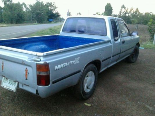 TOYOTA HILUX MIGHTY-X EXTRACAB 2.5 MT ปี 33 รถบ้านสภาพดีเดิมๆทั้งคันไม่มีชนหนัก เครื่องแห้งแรงดีไม่เยิ้ม ภายในเก๋งคอนโซลสวยครบพร้อม แอร์เย็น กระบะปูพื้นยางลานเนอร์ ช่วงล่างแน่นดี คัชซีสวยมากๆ ยางสภาพดี 70\% พร้อมใช้งาน เอกสารทะเบียนภาษีครบพร้อมโอน ราคาต่อร
