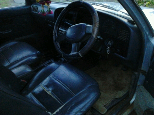 TOYOTA HILUX MIGHTY-X EXTRACAB 2.5 MT ปี 33 รถบ้านสภาพดีเดิมๆทั้งคันไม่มีชนหนัก เครื่องแห้งแรงดีไม่เยิ้ม ภายในเก๋งคอนโซลสวยครบพร้อม แอร์เย็น กระบะปูพื้นยางลานเนอร์ ช่วงล่างแน่นดี คัชซีสวยมากๆ ยางสภาพดี 70\% พร้อมใช้งาน เอกสารทะเบียนภาษีครบพร้อมโอน ราคาต่อร