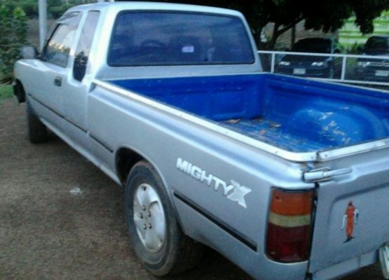 TOYOTA HILUX MIGHTY-X EXTRACAB 2.5 MT ปี 33 รถบ้านสภาพดีเดิมๆทั้งคันไม่มีชนหนัก เครื่องแห้งแรงดีไม่เยิ้ม ภายในเก๋งคอนโซลสวยครบพร้อม แอร์เย็น กระบะปูพื้นยางลานเนอร์ ช่วงล่างแน่นดี คัชซีสวยมากๆ ยางสภาพดี 70\% พร้อมใช้งาน เอกสารทะเบียนภาษีครบพร้อมโอน ราคาต่อร