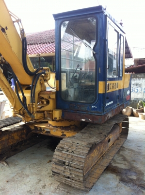 KOMATSU PC60-3
