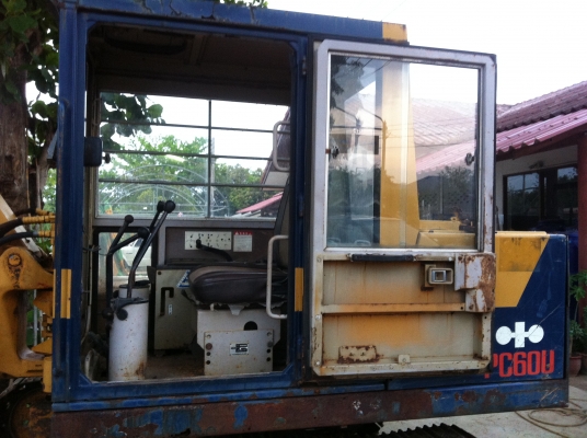 KOMATSU PC60-3