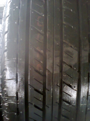ยาง 205 70 15 ปี13 4 เส้น มีตุ่มมีสี 10900