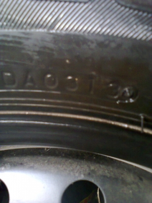 ยาง 205 70 15 ปี13 4 เส้น มีตุ่มมีสี 10900