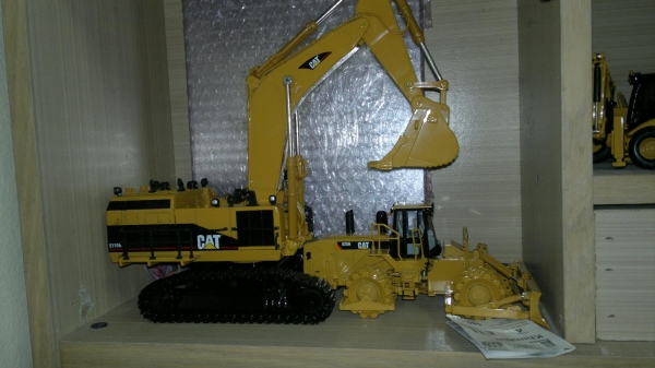 caterpiilar 5110B โมเดลสวยมากคับ รายละเอียดเหมือนจริงคับ สนใจติดต่อได้เลยคับ