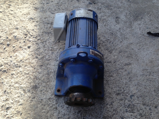 ขายมอเตอร์เกียร์ sumitomo 1/2 Hp. 380 v อัตราทด 29/1 RPM. สภาพสวยพร้อมใช้งาน ขายมอเตอร์เกียร์ sumitomo 1/2 Hp. 380 v อัตราทด 29/1 RPM. สภาพสวยพร้อมใช้งาน