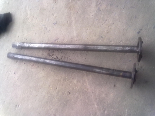 ขายเพลาข้างรถหกล้ออีสุ NPR ตามสภาพ 2 เส้นราคา2200บาท