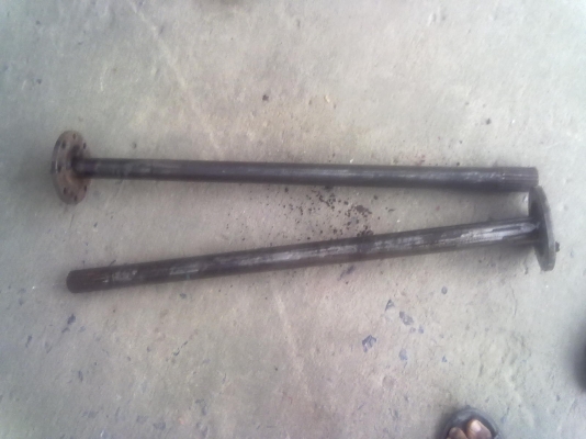 ขายเพลาข้างรถหกล้ออีสุ NPR ตามสภาพ 2 เส้นราคา2200บาท