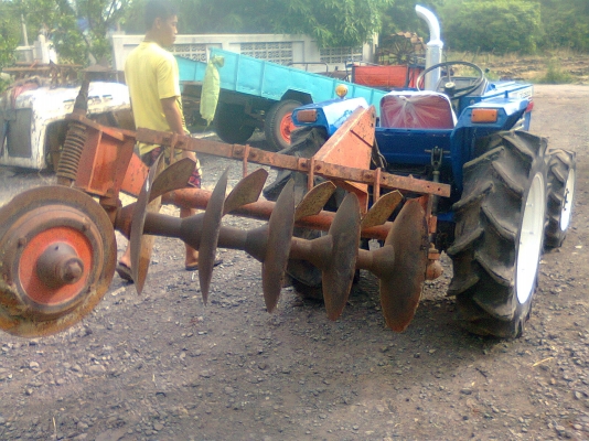 อิซากิ TL2300 ขับเคลื่อน 4WD ผานพรวน 5 ใบ โลตารี่ตีดิน