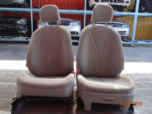 เบาะรถยนต์ Model.21 เบาะเดิมๆแท้นำเข้า สีครีมอยู่ในรถ TOYOTA VITZ(YARIS ในไทย)