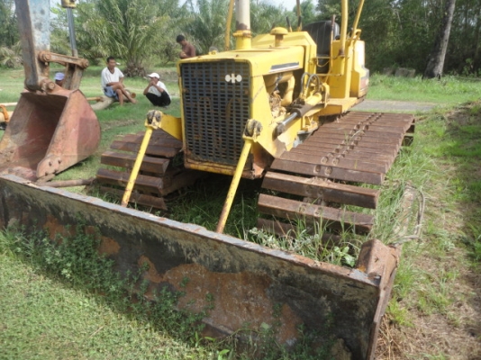 รถแทรกเตอร์ KOMATSU D20P-5 สภาพพร้อมใช้