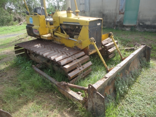 รถแทรกเตอร์ KOMATSU D20P-5 สภาพพร้อมใช้