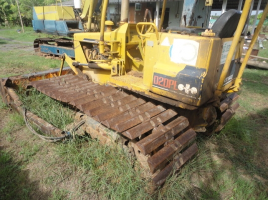รถแทรกเตอร์ KOMATSU D20P-5 สภาพพร้อมใช้