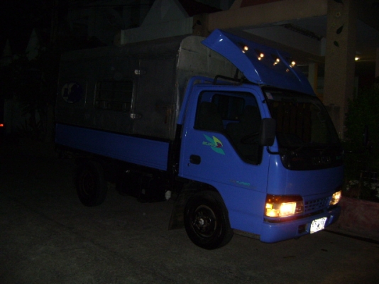 ISUZU รถสี่ล้อ NHR 55 E เครื่องดีเซล 4JB1หัวยกได้ เครื่องดี คัซซีสวยมาก แอร์เย็น ทะเบียนวิ่ง24ชม. ISUZU, รถบรรทุก 4 ล้อ  สีน้ำเงิน เกียร์ธรรมดา ทะเบียนป้ายเขียวไม่ติดเวลา  รถ4ล้อ NHR55E เครื่องยนต์ดีเซล4JB1 เครื่อง2800cc.หัวยกได้ เครื่องดีไม่มีไอแน่นฯ คัซ