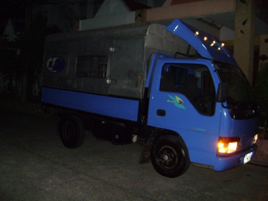 ISUZU รถสี่ล้อ NHR 55 E เครื่องดีเซล 4JB1หัวยกได้ เครื่องดี คัซซีสวยมาก แอร์เย็น ทะเบียนวิ่ง24ชม. ISUZU, รถบรรทุก 4 ล้อ  สีน้ำเงิน เกียร์ธรรมดา ทะเบียนป้ายเขียวไม่ติดเวลา  รถ4ล้อ NHR55E เครื่องยนต์ดีเซล4JB1 เครื่อง2800cc.หัวยกได้ เครื่องดีไม่มีไอแน่นฯ คัซ