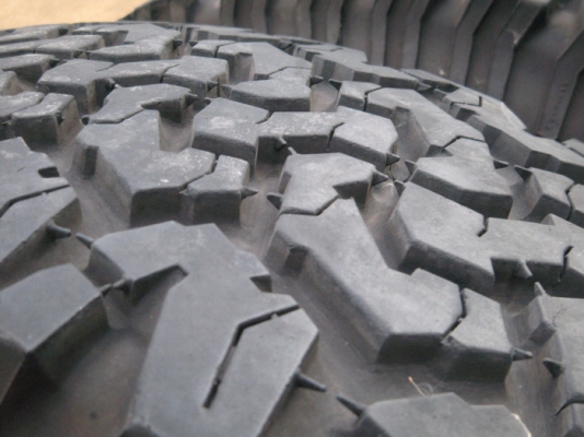 ขาย BF ALL 285 75 16 ดอกเต็ม เหมือนเบิกใหม่ made in usa.