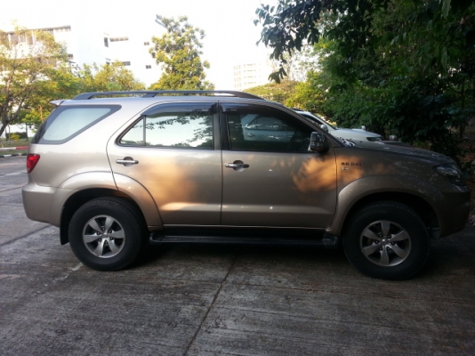 ขาย fortunner 4x4 ปี 48 สวยจัด สีบรอนทอง