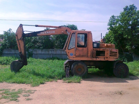 ขายด่วน รถขุดล้อยาง HITACHI EX100-1เท่า KOMATSU PW100-1 รถสวย พร้อมใช้งาน มีใบเสร็จ ลดราคาพิเศษจาก 670,000 บาท.