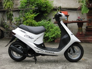 ขายรถป๊อป HONDA DIO AF18 เครื่องยนต์ 50 cc รถมือ 2 รถนำเข้าจากญี่ปุ่น สภาพสวยมาก ๆ ขับง่าย ๆ เกียรออโต สตาร์มือ เท้า ประหยัดน้ำมัน มีรูปให้ชม