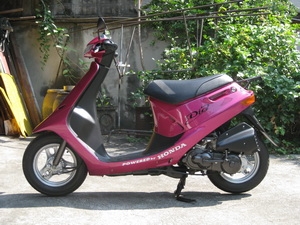 ขายรถป๊อป HONDA DIO AF18 เครื่องยนต์ 50 cc รถมือ 2 รถนำเข้าจากญี่ปุ่น สภาพสวยมาก ๆ ขับง่าย ๆ เกียรออโต สตาร์มือ เท้า ประหยัดน้ำมัน มีรูปให้ชม