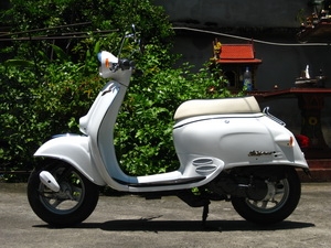 ขายรถป๊อป HONDA GIORNO เครื่องยนต์ 50 cc รถมือ 2 รถนำเข้าจากญี่ปุ่น สภาพสวยมาก ๆ ขับง่าย ๆ เกียรออโต สตาร์มือ เท้า ประหยัดน้ำมัน มีรูปให้ชม