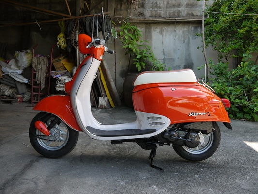 ขายรถป๊อป HONDA GIORNO เครื่องยนต์ 50 cc รถมือ 2 รถนำเข้าจากญี่ปุ่น สภาพสวยมาก ๆ ขับง่าย ๆ เกียรออโต สตาร์มือ เท้า ประหยัดน้ำมัน มีรูปให้ชม