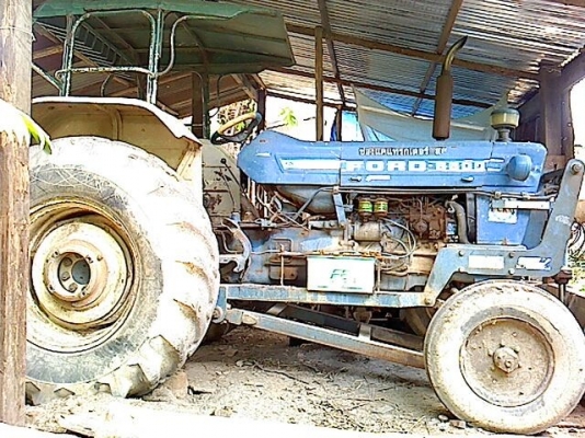 ขายรถไถฟอร์ด 6600 เสื้อลาย ใช้งานอยู่ อุปกรณ์ใบดัน ,ผาน7 ผานยกร่อง สนใจติดต่อ นุ  087-2976734