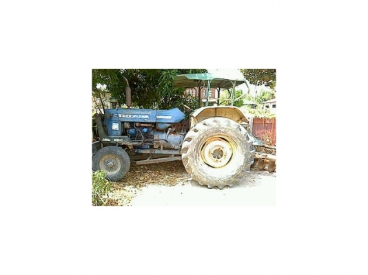 ขายรถไถฟอร์ด 6600 เสื้อลาย ใช้งานอยู่ อุปกรณ์ใบดัน ,ผาน7 ผานยกร่อง สนใจติดต่อ นุ  087-2976734