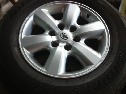 ขายล้อวีโก้ขอบ 17 พร้อมยาง สภาพดี ราคา 23500 บาท