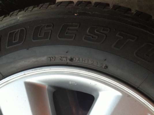 ขายล้อวีโก้ขอบ 17 พร้อมยาง สภาพดี ราคา 23500 บาท