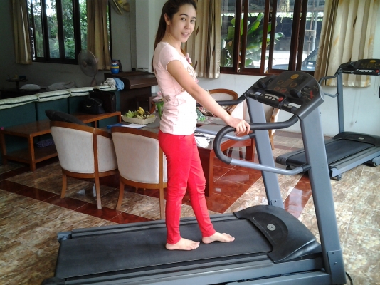 ขายลู่วิ่งไฟฟ้า ยี้ห้อ HORIZON FITNESS มอเตอร์2แรง ลดราคาเหลือเพียง 10,500 บาท