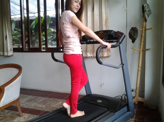 ขายลู่วิ่งไฟฟ้า ยี้ห้อ HORIZON FITNESS มอเตอร์2แรง ลดราคาเหลือเพียง 10,500 บาท