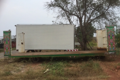 ขายกระบะเปือย น้ำหนักเบา ยาว 8 ม. กว้าง 2.55 ม. คัสซี 87 ซม. สวย สนใจติดต่อ 089-5367218. 081-4252943