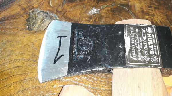 ขายขวานตราเสือขนาด1 1/4ปอน MADE IN SWEDEN. ขายขวานตราเสือขนาด1 1/4ปอน MADE IN SWEDEN.