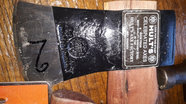 ขายขวานตราเสือขนาด1 1/4ปอน MADE IN SWEDEN. ขายขวานตราเสือขนาด1 1/4ปอน MADE IN SWEDEN.