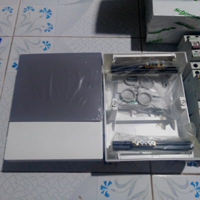 ลูกเบรกเกอร์กันดูด Schneider ลูกเบรกเกอร์กันดูด Schneider