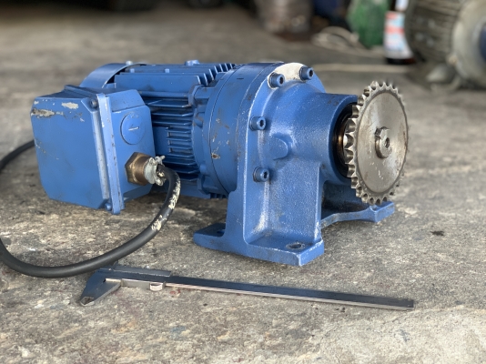 ขายมอเตอร์เกียร์ Cycrodrive Sumitomo 1HP. 380V อัตราทด 1:29 made in Japan เพลาออกประมาณ 50รอบต่อนาที สภาพสวยใหม่มาก หมุนนิ่ม พร้อมใช้งาน