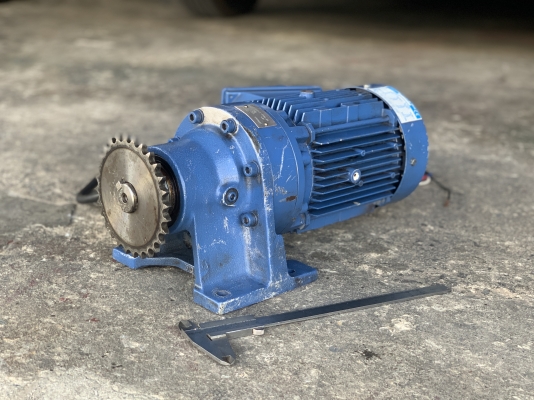 ขายมอเตอร์เกียร์ Cycrodrive Sumitomo 1HP. 380V อัตราทด 1:29 made in Japan เพลาออกประมาณ 50รอบต่อนาที สภาพสวยใหม่มาก หมุนนิ่ม พร้อมใช้งาน