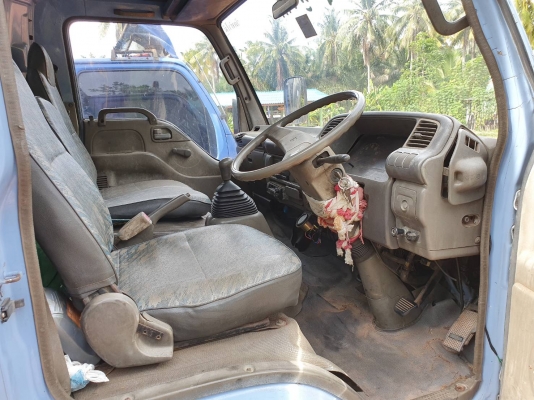6ล้อ isuzu 120 ปี38 ฝาขาว ยาว5เมตร ขายตามสภาพ หัวบาง ยางไม่ดี คัสซี เครื่องพอได้ ราคา270,000 จ.ราชบุรี สนใจโทร 0875622806