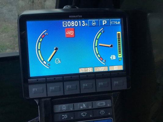 แมคโคร KOMATSU PC130-8