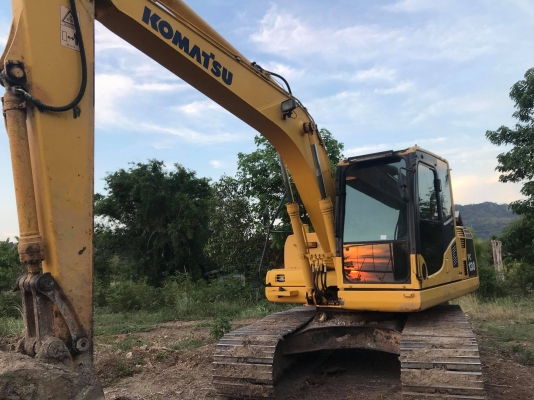 แมคโคร KOMATSU PC130-8