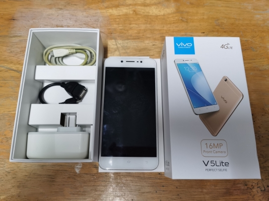 ขายมือถือ Vivo V5 Lite แรม 3 GB ความจุ 32 GB สีทอง