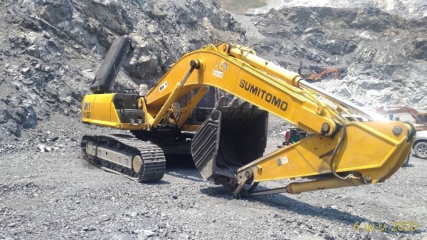 Komatsu PC200LC-8 พร้อมระบบแม่เหล็ก สภาพสวยๆค่ะ Komatsu PC200LC-8 พร้อมระบบแม่เหล็ก สภาพสวยๆค่ะ