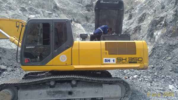 Komatsu PC200LC-8 พร้อมระบบแม่เหล็ก สภาพสวยๆค่ะ Komatsu PC200LC-8 พร้อมระบบแม่เหล็ก สภาพสวยๆค่ะ
