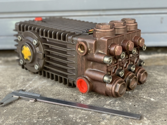 ขายหัวปั๊มฉีดน้ำแรงดันสูง Inter Pump made in Italy รุ่น W2141 รุ่นตัวใหญ่ ทำแรงดันได้ 210บาร์ สภาพสวยใหม่มาก ใช้งานมาน้อยครั้ง หมุนนิ่ม พร้อมใช้งาน ขายหัวปั๊มฉีดน้ำแรงดันสูง Inter Pump made in Italy รุ่น W2141 รุ่นตัวใหญ่ ทำแรงดันได้ 210บาร์ สภาพสวยใหม่มาก ใช้งานมาน้อยครั้ง หมุนนิ่ม พร้อมใช้งาน