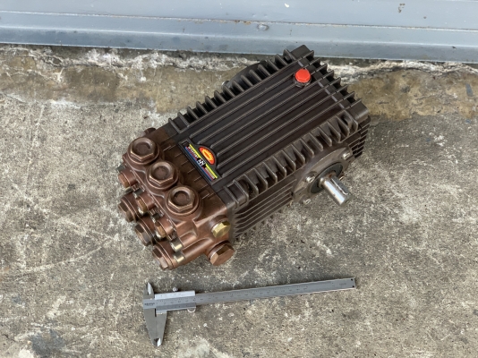 ขายหัวปั๊มฉีดน้ำแรงดันสูง Inter Pump made in Italy รุ่น W2141 รุ่นตัวใหญ่ ทำแรงดันได้ 210บาร์ สภาพสวยใหม่มาก ใช้งานมาน้อยครั้ง หมุนนิ่ม พร้อมใช้งาน ขายหัวปั๊มฉีดน้ำแรงดันสูง Inter Pump made in Italy รุ่น W2141 รุ่นตัวใหญ่ ทำแรงดันได้ 210บาร์ สภาพสวยใหม่มาก ใช้งานมาน้อยครั้ง หมุนนิ่ม พร้อมใช้งาน